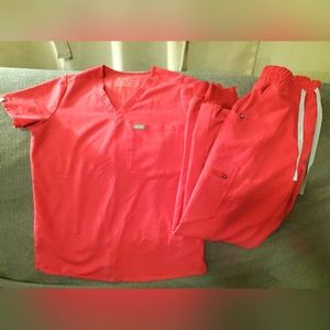 FIGS scrub set Shocking Pink XS